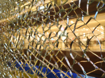 Laminated glass cracks but stays integrated Broken Laminated Glass