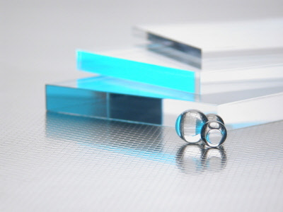 We cut plexiglass to fit your business needs. Plexiglass barriers & sneeze guards